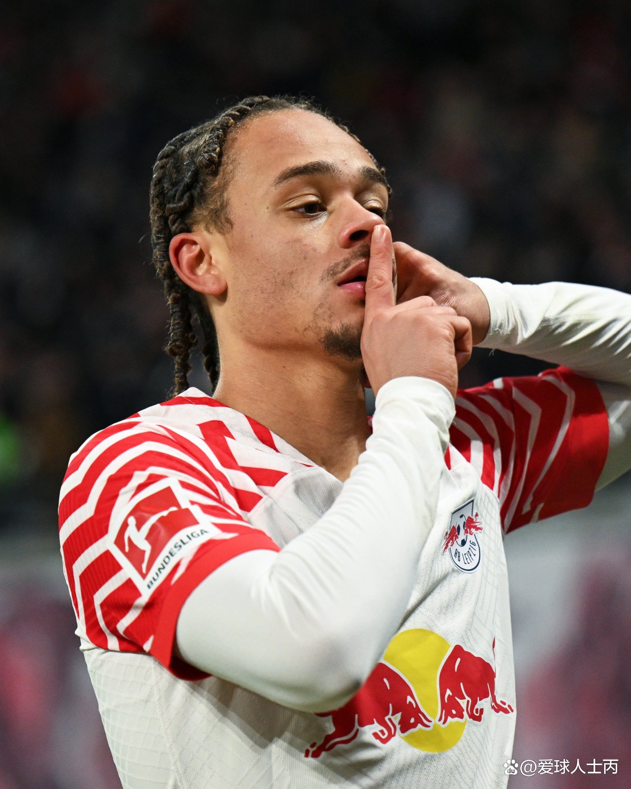 爱游戏体育APP下载穆古鲁扎迎来二十赛季出色发挥，利物浦观众热烈欢呼！(贡萨洛拉莫斯确认留队新)