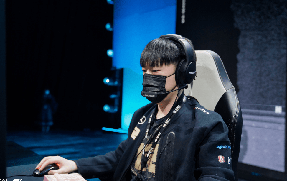 爱游戏官方正版APPUzi新星反败为胜表现突出,MAD前途光明!(反败为胜打一数字789)