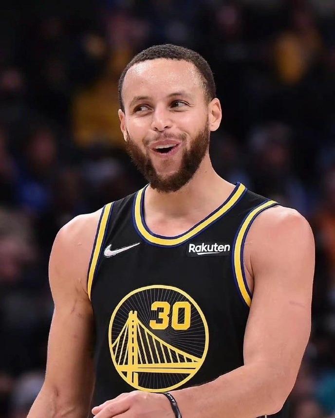 爱游戏体育APP下载库里在雄鹿比赛中领先优势明显，败北引发热议！(库里41分生擒雄鹿)