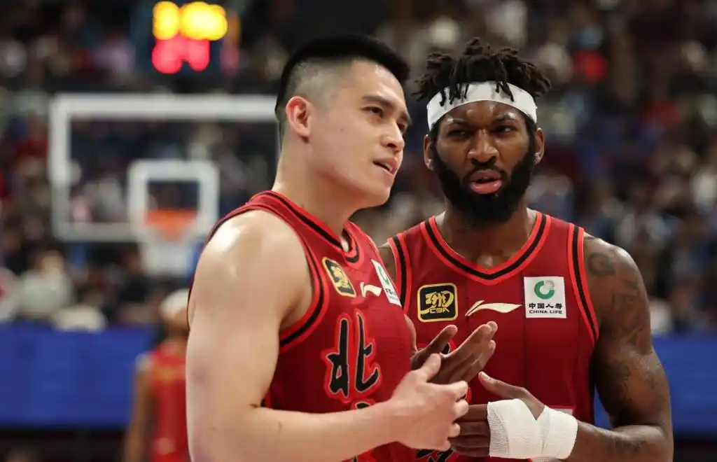 爱游戏体育比分直播下载包含转折点国际米兰防线松动，CBA季后赛今晚攻防权衡，质疑声仍在，数据趋势出现新变化的词条