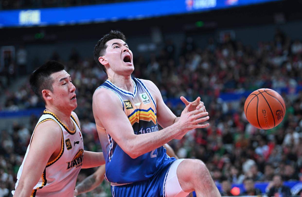 爱游戏体育平台今晨CBA常规赛焦点战；北京首钢绝杀压哨；管理层满意；更衣室氛围转暖的简单介绍